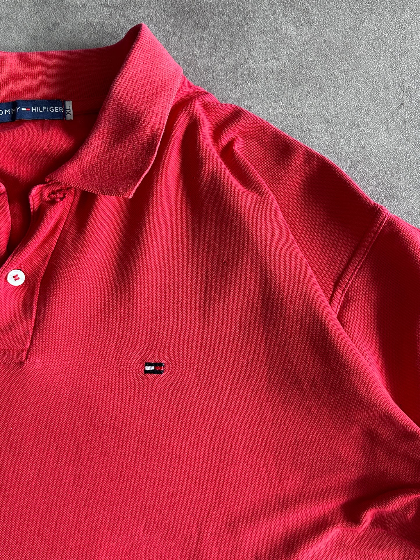 Polo Tommy Hilfiger Rojo Cropped Vintage 00s (M)