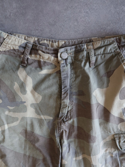 Pantalón Carhartt Bermuda Camo Vintage 00s (38)