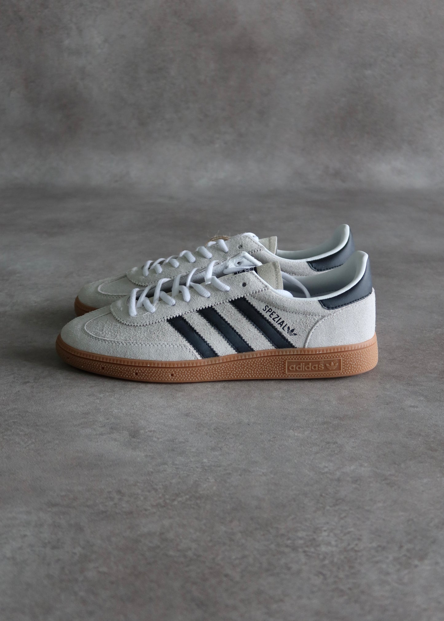 Adidas handball Spezial Aluminum core black